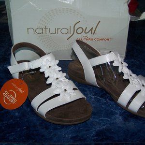 Naturalizer Soul Brielle, White Shoes/sandal New in Box size 9M